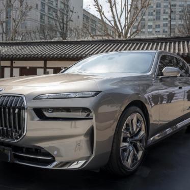Why BMW EVs, gas cars sharing same platform is the 'right solution' for customers