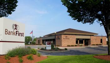 Bank First - Manitowoc (Custer Street)